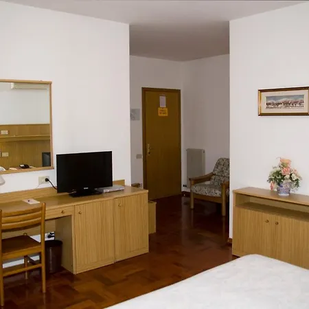 فندق Ristorante Dotto Varago