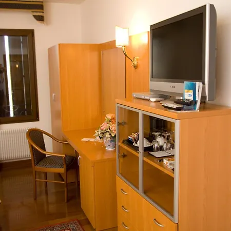 Hotel Ristorante Dotto Varago